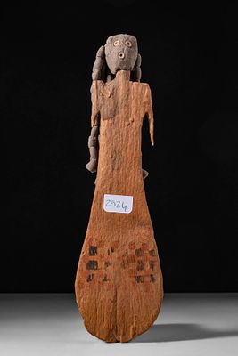 RARE EGYPTIAN WOODEN PADDLE DOLL. 11th-13th Dynasty, Ca. 2130 – 1650 BC. A wooden figurine with 