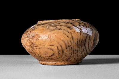 RARE EGYPTIAN SERPENTINE COSMETIC JAR. Early Dynastic Period, Ca. 3100 - 2700 BC. A stone 