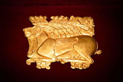 EXTRAORDINARY SCYTHIAN HIGH KARAT GOLD STAG PLAQUE. Ca. 500 - 300 BC. A gold plaque in the shape 