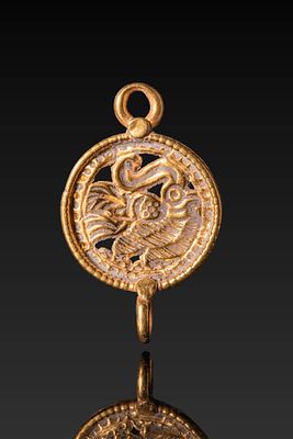SCYTHIAN OPENWORK HIGH KARAT GOLD MEDALLION. Ca. 500 - 300 BC. A circular openwork gold 