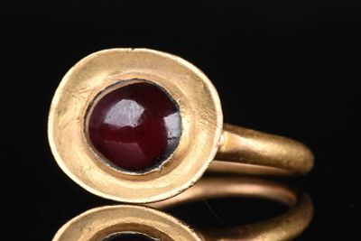 MEROVINGIAN HIGH KARAT GOLD AND GARNET STONE RING. Western Europe, Merovingian, Ca. AD 500 - 