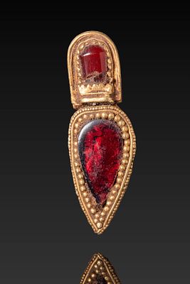 MEROVINGIAN HIGH KARAT GOLD PLAQUE WITH CLOISONN&Eacute;. Ca. AD 400 - 600. A gold plaque formed in two 