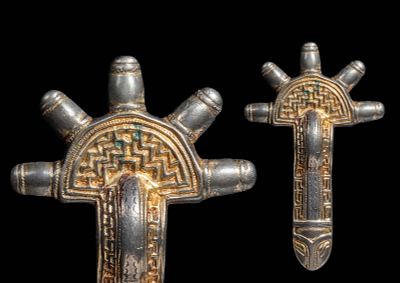 MEROVINGIAN SILVER-GILT RADIANT BROOCH. Ca. AD 480 - 530. A silver-gilt brooch with engraved 