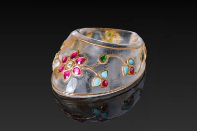MUGHAL ROCK CRYSTAL, EMERALD, RUBY AND TURQUOISE ARCHER'S RING. Ca. 17th - 18th century AD. A 