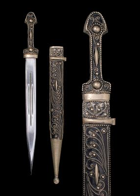 OTTOMAN DAGGER (KINJAL) WITH SCABBARD. Ca. 18th - 19th century AD. A kinjal dagger with a 