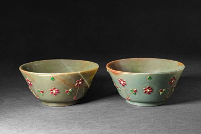 PAIR OF FAT JADE INLAID BOWLS. Ca. 17th - 18th century AD. A pair of mutton fat jade bowls, each 