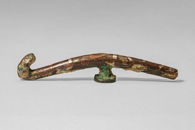 CHINESE BRONZE BELT HOOK WITH SILVER INLAY. Han Dynasty, Ca. 2nd century BC - 3rd century AD, or 