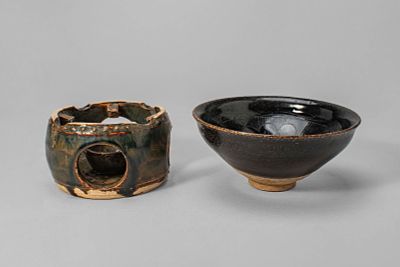 TWO CHINESE CIZHOU BLACK GLAZE VESSELS. Jin Dynasty, Ca. 12th-13th century AD. A set of Cizhou 