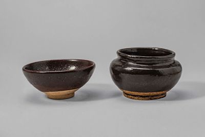 TWO CHINESE SHAANXI OIL SPOT VESSELS. Jin/Yuan Dynasty, Ca. 12th-14th century AD. A group of two 