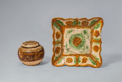 SMALL CHINESE YELLOW GLAZED VESSEL AND SANCAI DISH. Ming Dynasty, Ca. 14th-17th century AD or 