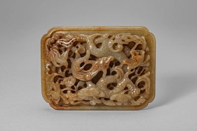 CHINESE JADE DRAGON BELT PLAQUE. Ming Dynasty, Ca. 14th-17th century AD. A finely carved 