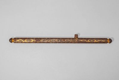 CHINESE GILT DAGGER HILT. Qing Dynasty, Ca. 18th-20th century AD. An elegant Chinese gilt-metal 