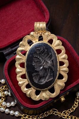 ROMAN STONE INTAGLIO OF YOUNG EMPEROR AS SERAPIS IN HIGH KARAT GOLD PENDANT. Ca. AD 200 A dark 