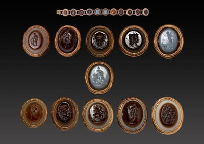 EXCEPTIONAL HIGH-KARAT GOLD BRACELET WITH ROMAN INTAGLIOS, CASTELLANI-INSPIRED. Ca. AD 1810 An 