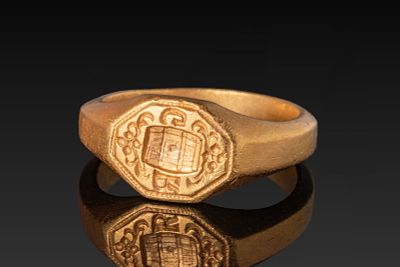 MEDIEVAL SOLID HIGH KARAT GOLD MERCHANT'S SEAL RING WITH BARREL AND INITIALS G AND R. Ca. AD 