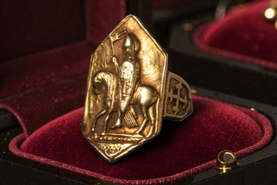 CRUSADER HIGH KARAT GOLD RING WITH ST MAURICE. Ca. AD 1100 - 1300 A gold ring with a 