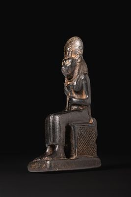 EGYPTIAN BLACK STONE SEATED FIGURE OF SEKHMET. New Kingdom, Ca. 1550 - 1069 BCA black stone 