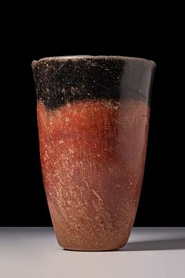 EGYPTIAN NAQADA BLACK-TOPPED VESSEL. Ca. 4000 - 3500 BC. A cylindrical vessel with a tapering 