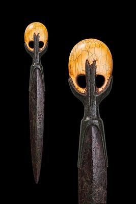 EGYPTIAN BRONZE DAGGER WITH HIPPOPOTAMUS TOOTH POMMEL. Middle Kingdom, Ca. 2055 - 1790 BC A 