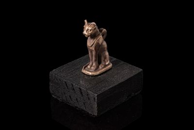 EGYPTIAN SILVER BASTET PENDANT. Late Period, Ca. 664 - 332 BCA silver amulet in the form of a 