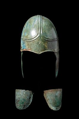 GREEK BRONZE CHALCIDIAN HELMET AND PAIR OF BRONZE SHOULDER PADS. Ca. 250 - 200 BCA bronze 