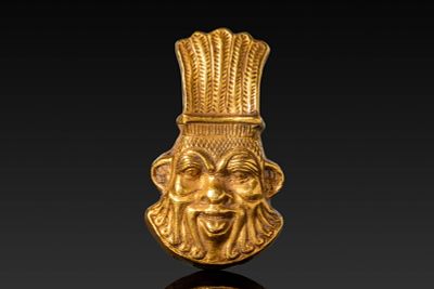 RARE EGYPTIAN HIGH KARAT GOLD HEAD OF BES PENDANT. Late Period, Ca. 664 - 332 BC. A gold pendant 