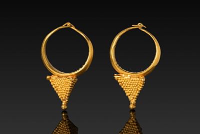 MATCHED PAIR OF EGYPTIAN SOLID HIGH KARAT GOLD EARRINGS WITH GRANULATION - PUBLISHED. Late 