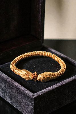 STUNNING EGYPTIAN HIGH KARAT HIGH KARAT GOLD BRACELET WITH SNAKE HEADS - PUBLISHED. Ptolemaic 