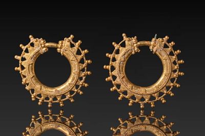 HUGE HELLENISTIC MATCHED PAIR OF HIGH KARAT GOLD FILIGREE EARRINGS. Ca. 300 - 100 BC. A matched 