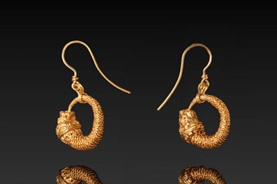 MATCHED PAIR OF HELLENISTIC HIGH KARAT GOLD LION-HEAD EARRINGS. Ca. 300 - 100 BC. A matched pair 