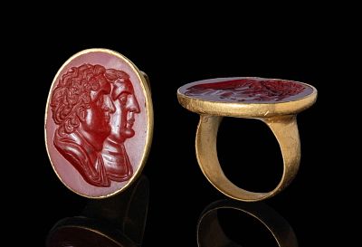 MINOAN BRECCIA STONE INTAGLIO OF A LIZARD EATING A GRASSHOPPER. Ca. 1600 - 1450 BC. A Late 