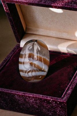 MINOAN BANDED AGATE INTAGLIO OF A SQUID. Ca. 1600 - 1450 BC. A Late Minoan bead-seal of banded 