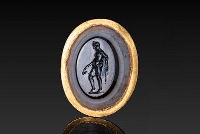 FINE HELLENISTIC INTAGLIO OF A SATYR WITH VESSEL IN HIGH KARAT GOLD FRAME. Ca. 300 - 100 BC. A 