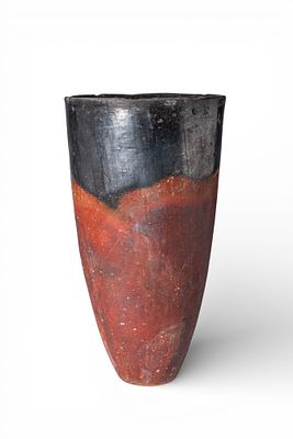 LARGE EGYPTIAN NAQADA BLACK-TOPPED JAR. Pre-Dynastic Period, Ca. 3650 - 3300 BC. A terracotta 