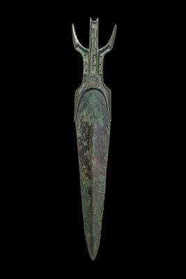 RARE EGYPTIAN BRONZE DAGGER. Middle Kingdom, Ca. 2055 - 1790 BC. A bronze dagger with a tapering 