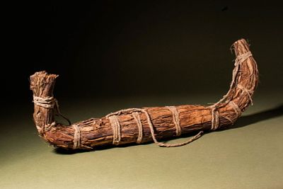 RARE EGYPTIAN PAPYRUS MODEL OF BOAT - MUSEUM EXHIBITED. Middle Kingdom, Ca. 2055 - 1790 BC. An 