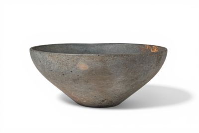 LARGE EGYPTIAN GREEN STONE OFFERING BOWL. Old Kingdom, Ca. 2600 - 2200 BC. A large green stone 