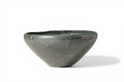 FINE EGYPTIAN GREEN STONE OFFERING BOWL. Old Kingdom, Ca. 2600 - 2200 BC. A green stone offering 