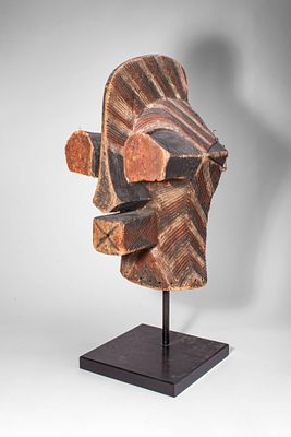 SONGYE KIFWEBE MASK. Ca. 19th -20th century AD. > A carved wooden Kifwebe mask of characteristic 