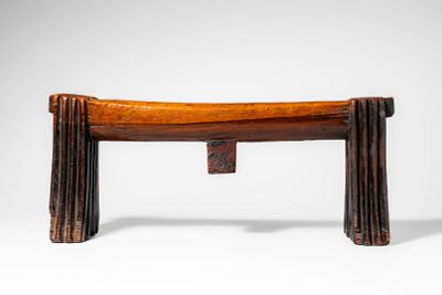 SOUTH AFRICAN SWAZI HEADREST. Ca. first half of the 20th century AD. >A Swazi wooden headrest 