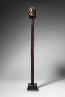 CHOKWE WOODEN STAFF. Angola, Ca. late 19th - early 20th century AD. >A slender staff surmounted 
