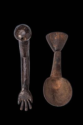 GROUP OF WOODEN ITEMS. Ca. 19th - early 20th century AD. A group consisting of a carved arm and 