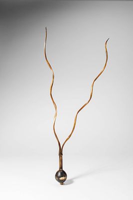 ZULU SNUFF CONTAINER. Ca. 19th - 20th century AD. A snuff container formed with a tapered body 