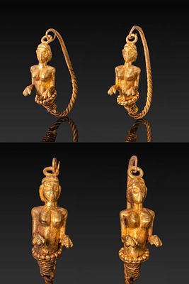 MATCHED PAIR OF HELLENISTIC GOLD EARRINGS WITH SPHINXES. Ca. 300 - 200 BC. A matched pair of 