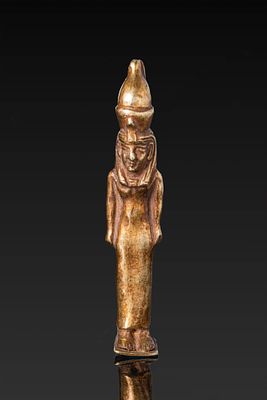 PHOENICIAN GOLD PENDANT OF MUT. Ca. 600 - 400 BC. A gold pendant of Mut standing on an integral 