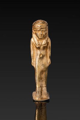 PHOENICIAN GOLD PENDANT OF ISIS/ASTARTE. Ca. 600 - 400 BC. A gold pendant of Isis/Astarte 