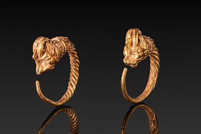 MATCHED PAIR OF HELLENISTIC GOLD IBEX-HEADED EARRINGS. Ca. 200 - 100 BC. A matched pair of gold 