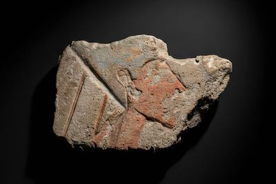 EGYPTIAN, AMARNA PERIOD LIMESTONE RELIEF. Amarna Period, Ca. 1353 - 1336 BC. A fragment of 