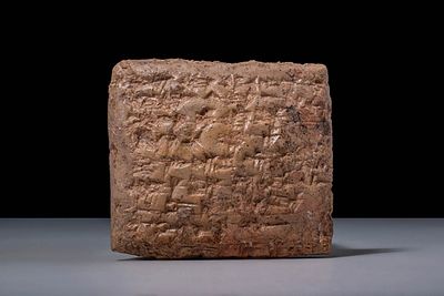 SUMERIAN PILLOW-SHAPED CLAY TABLET WITH CUNEIFORM INSCRIPTION. Ca. 2200 - 1800 BC. A rectangular 