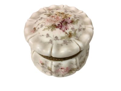 C. F. Monroe Wavecrest Lidded Box. 4.5&icirc; H x 5.5&icirc; W. No chips or cracks. The inside lining is 